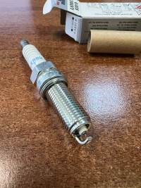 Свеча зажигания ​NGK 93819 ILKR8Q7 для двигателей 850 E-TEC, 600R E-TEC  Summit G4 - 415130154, 420297938, 420297948