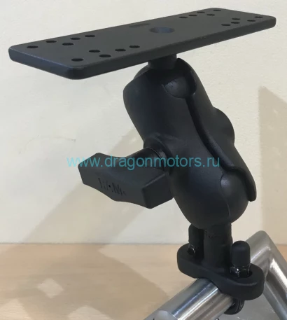 RAM-111-B-231ZU  крепление RAM, для эхолотов на релинг, муфта 90 мм, прямоуг. площадка, шары 38 мм (1,5)