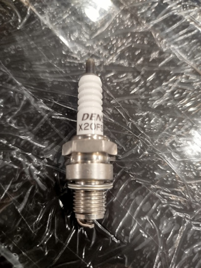 Свеча зажигания Honda bf8-20A,B (x20fsr-u) ( Ngk 4823 DR6HS )